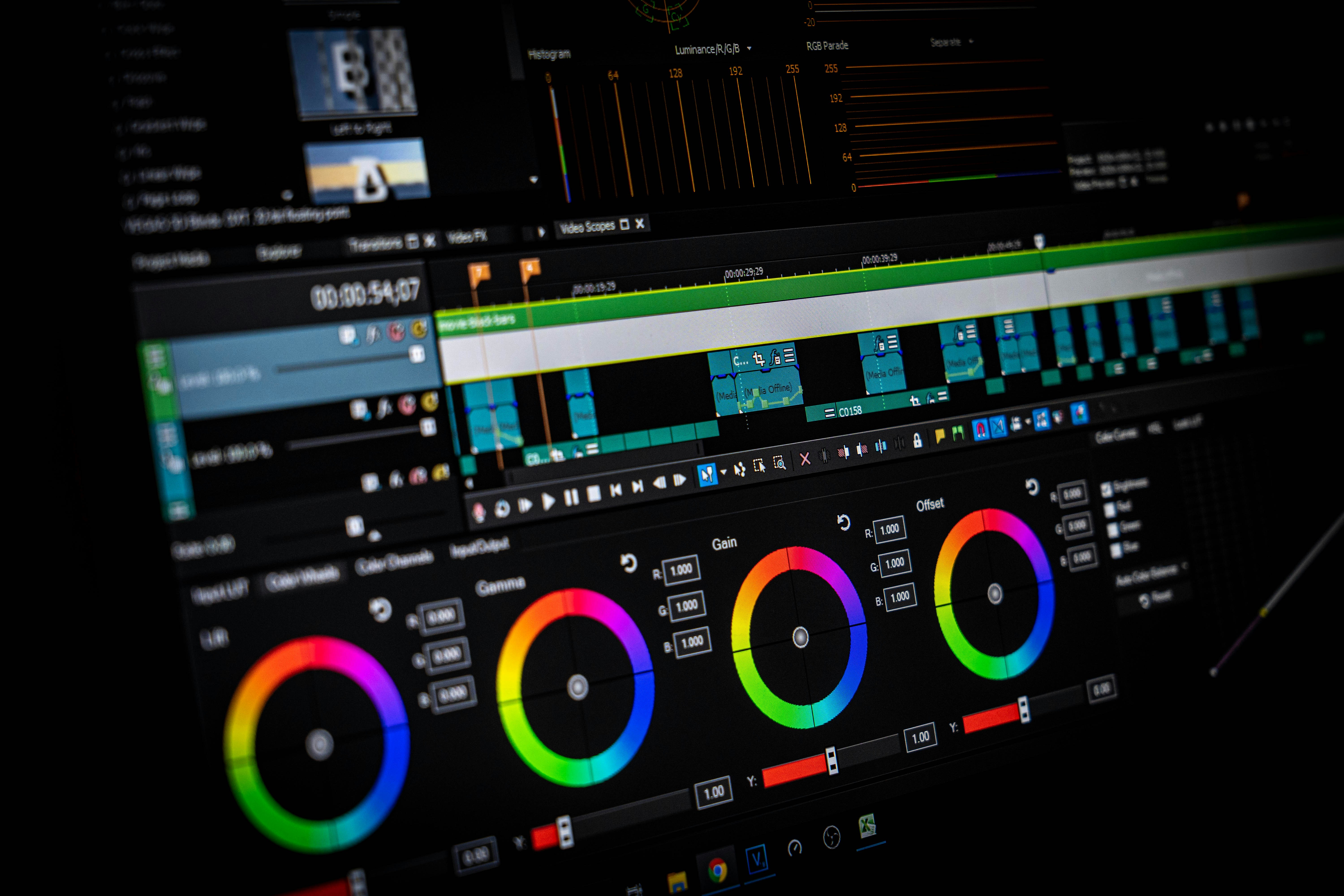Cyfrowy equalizer parametryczny widoczny na ekranie DAW jako wtyczka do miksu